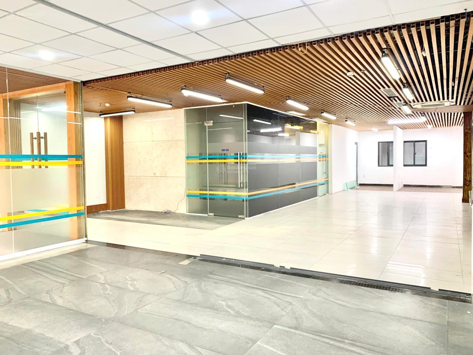 Cho thuê văn phòng tầng 1 gần cầu Rồng, 110 m2 giá 27 triệu. LH: 0935 999 *** Cho thuê văn phòng tầng 1 gần cầu Rồng, 110 m2 giá 27 triệu. LH: 0935 999 ***