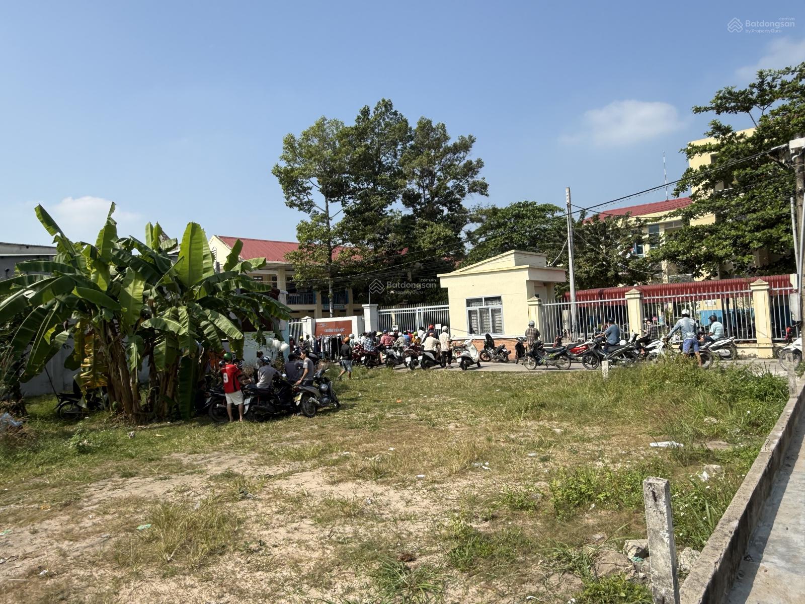 Đất nền thổ cư đối diện trường học hẻm betong xe hơi tới tận đất, 1 sẹc đường HV