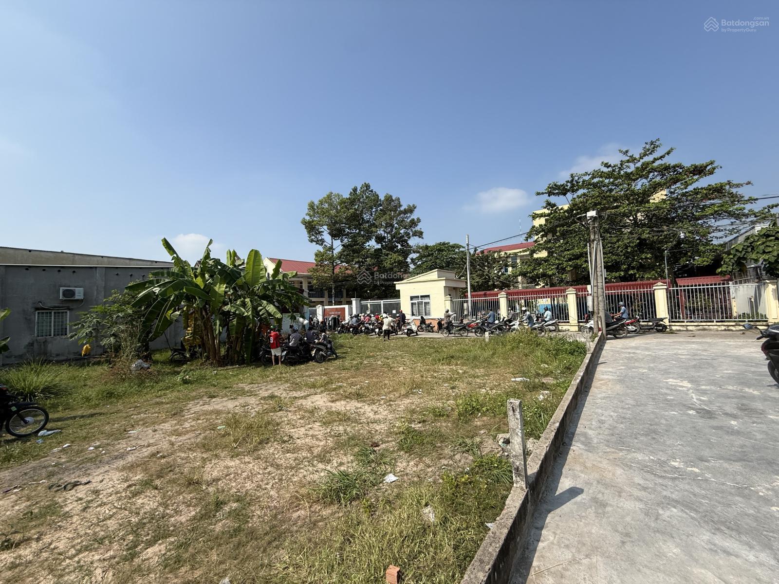 Đất nền thổ cư đối diện trường học hẻm betong xe hơi tới tận đất, 1 sẹc đường HV