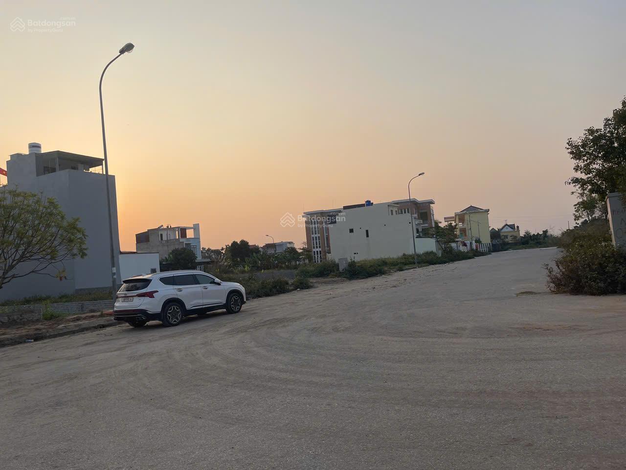 Hàng tuyến 1 đường 43m TĐC Ngọc Xuyên, Đồ Sơn, Hải Phòng 100m