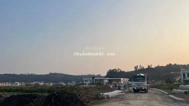Hàng tuyến 1 đường 43m TĐC Ngọc Xuyên, Đồ Sơn, Hải Phòng 100m