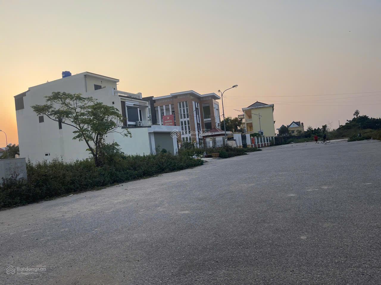 Hàng tuyến 1 đường 43m TĐC Ngọc Xuyên, Đồ Sơn, Hải Phòng 100m