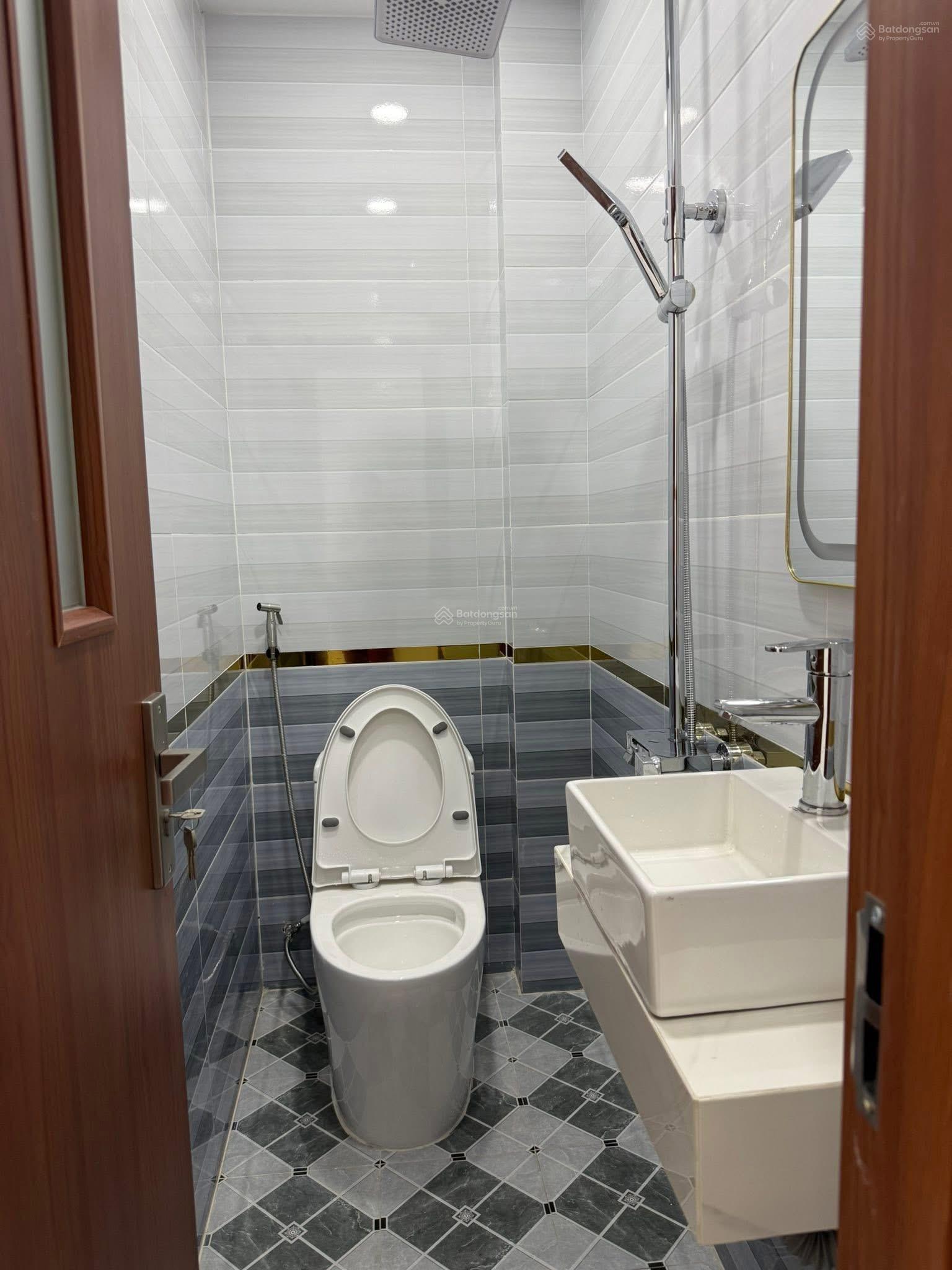 Nhà đẹp chính chủ bán thuộc đường Trần Thánh Tông p 15 Tân Bình DT 30 m trệt lầu hẻm3 m giá 4 tỷ 56