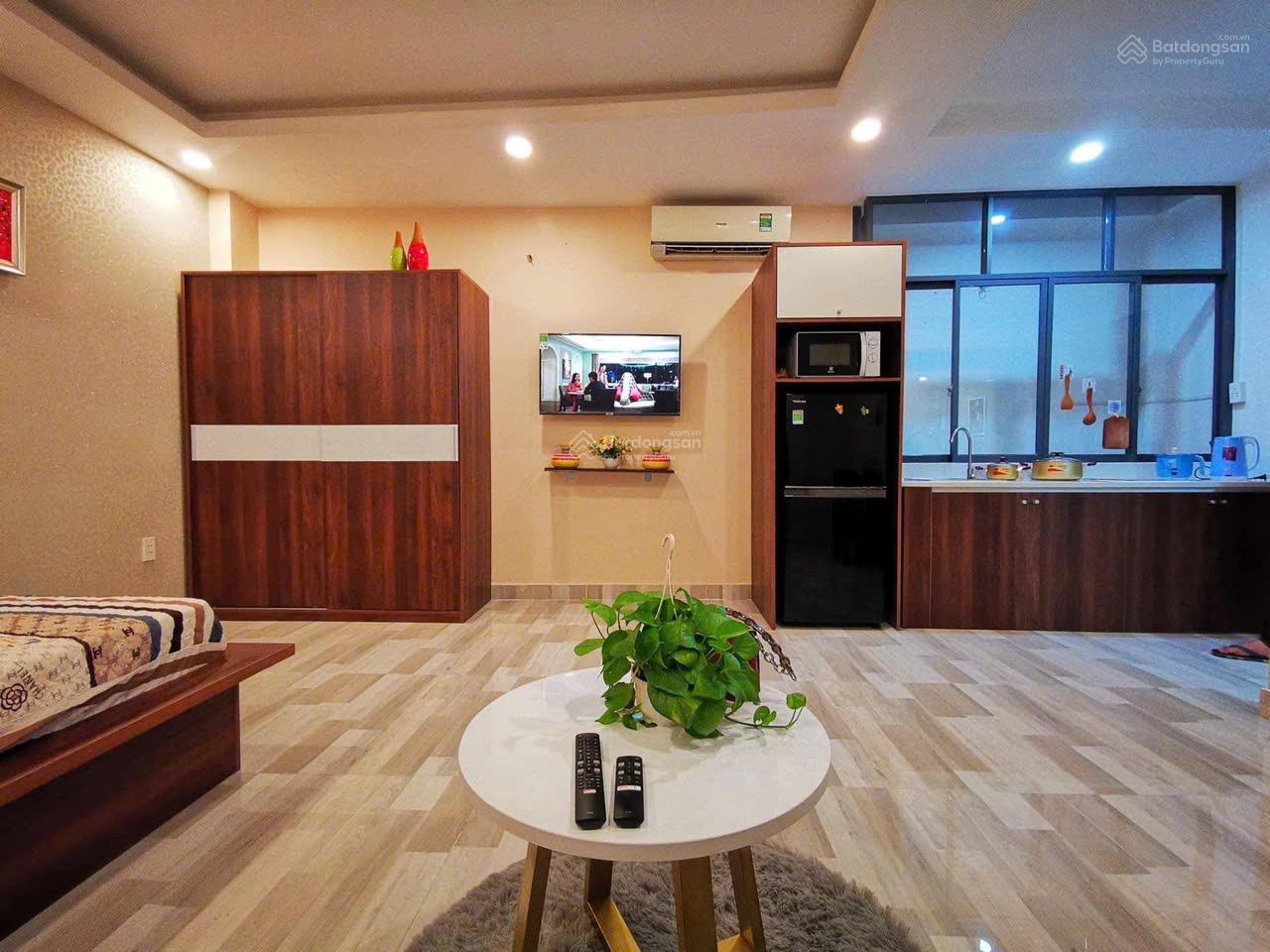 Hẻm xe hơi đường Đồng Đen - diện tích 4.5x20m - trệt 2 lầu sân thượng - giá 13.5 tỷ TL