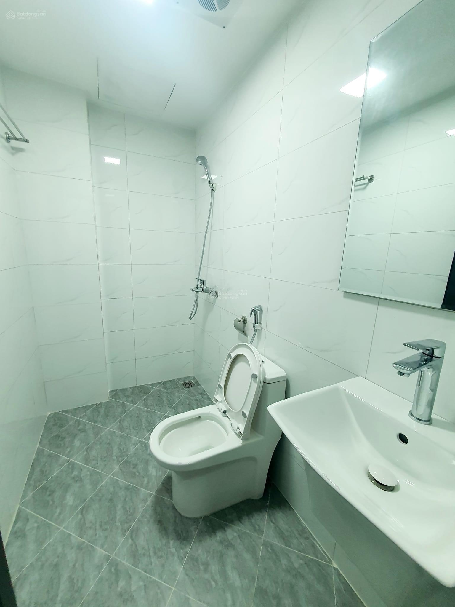 Nhà Đội Cấn, ô tô, ngõ thông tứ tung, thoáng sáng, dân xây, mặt tiền rộng, 52m2, 8.9 tỷ