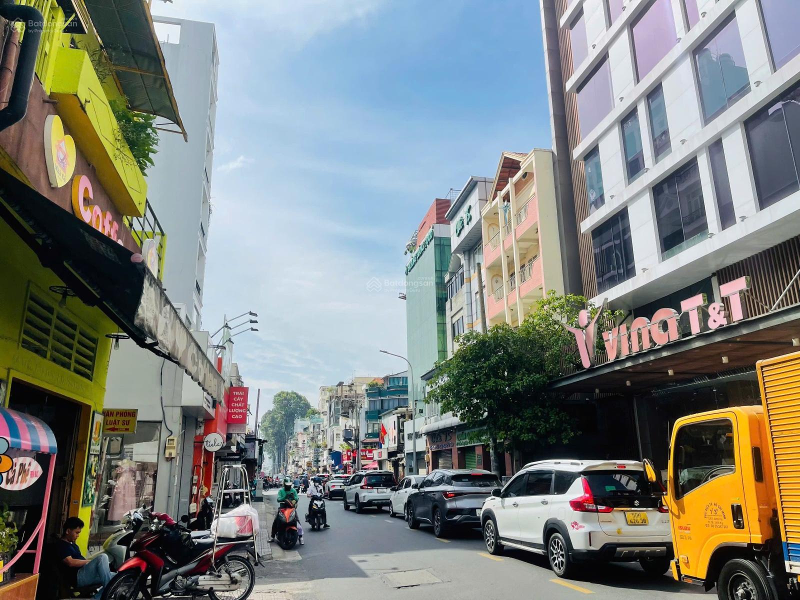 Showroom mới thang máy 7x20m 4 tầng 83 Trần Huy Liệu