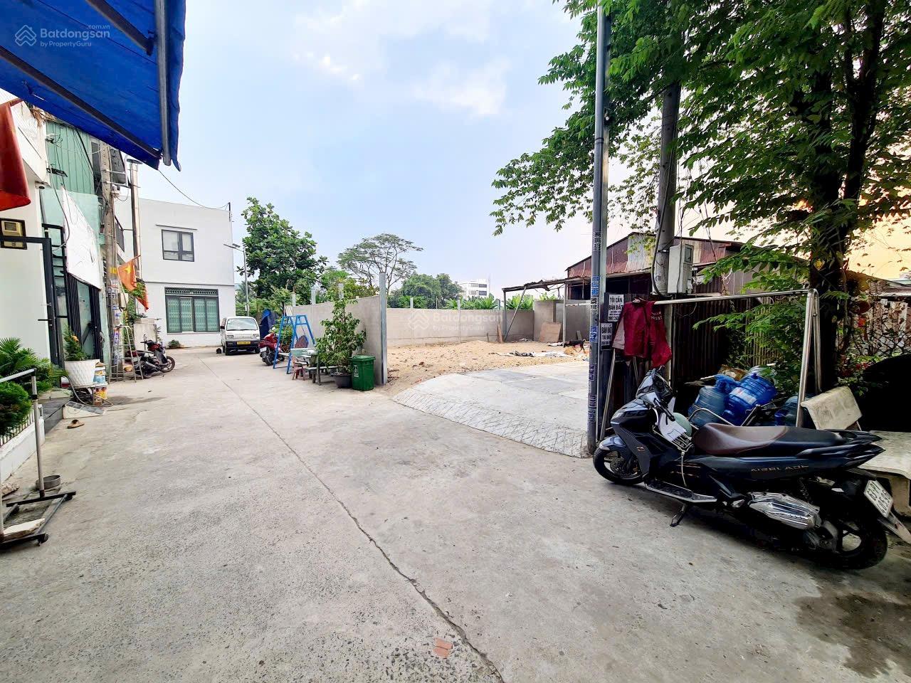 bán đất hẻm 105 vườn lài, đối diện ngân hàng Sacombank đi vào Diện tích : 159.8m2 ( 5.8x28m)