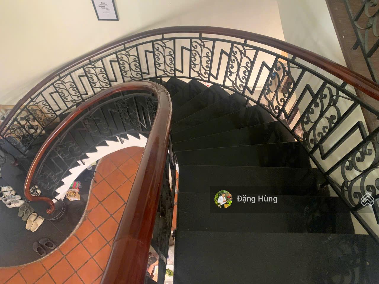 Cho thuê biệt thự Thảo Điền, Q2 (600m2). 1 trệt 1 lầu, hồ bơi trung tâm phố người Hàn. Giá 95tr/th Cho thuê biệt thự Thảo Điền, Q2 (600m2). 1 trệt 1 lầu, hồ bơi trung tâm phố người Hàn. Giá 95tr/th