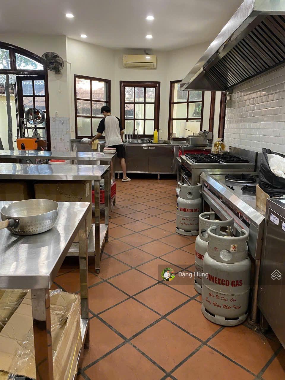 Cho thuê biệt thự Thảo Điền, Q2 (600m2). 1 trệt 1 lầu, hồ bơi trung tâm phố người Hàn. Giá 95tr/th Cho thuê biệt thự Thảo Điền, Q2 (600m2). 1 trệt 1 lầu, hồ bơi trung tâm phố người Hàn. Giá 95tr/th