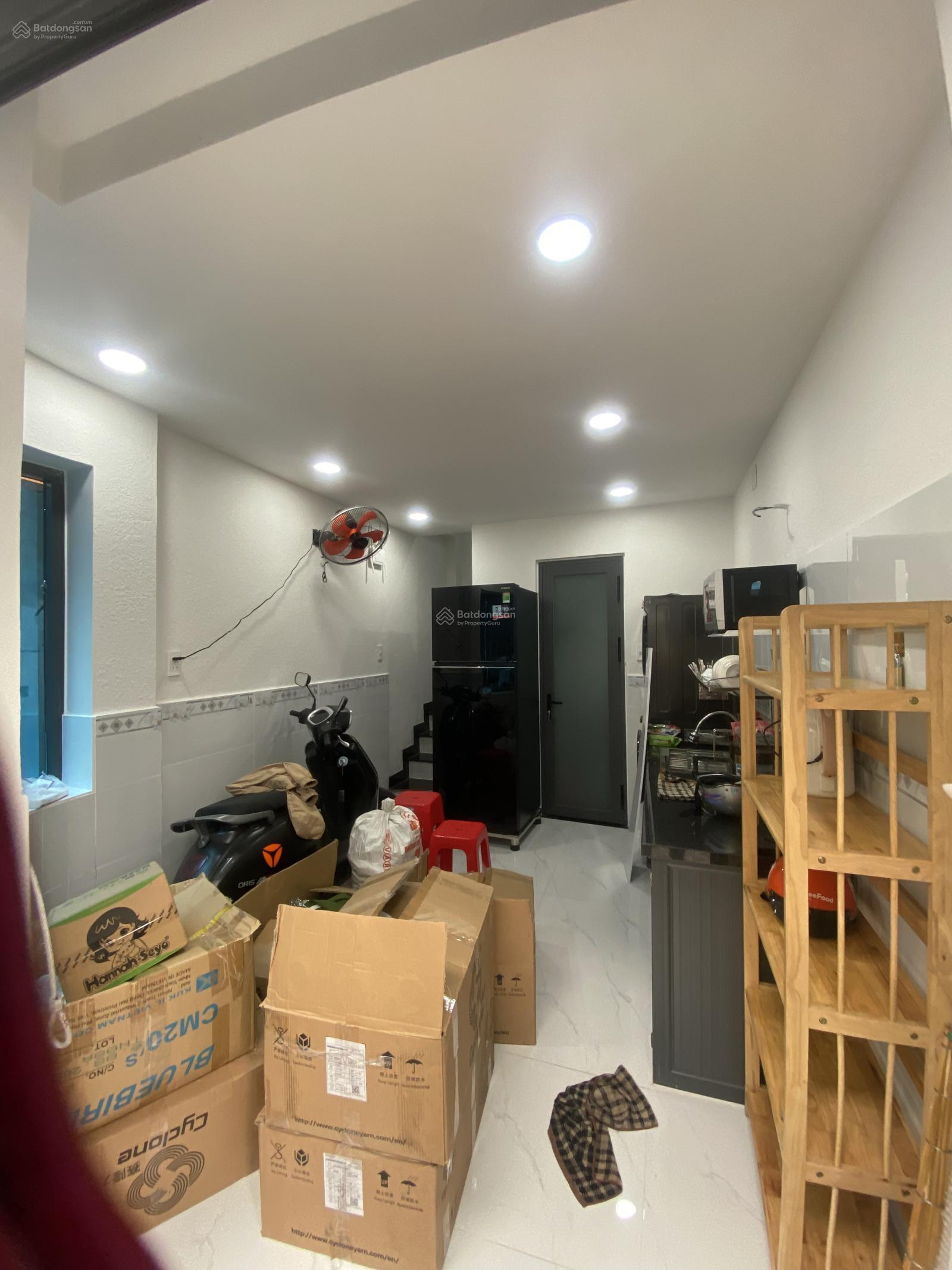 Chính chủ cho thuê nhà xây mới 3 tầng cạnh MT Hoàng Sa, full nội thất 15tr/tháng