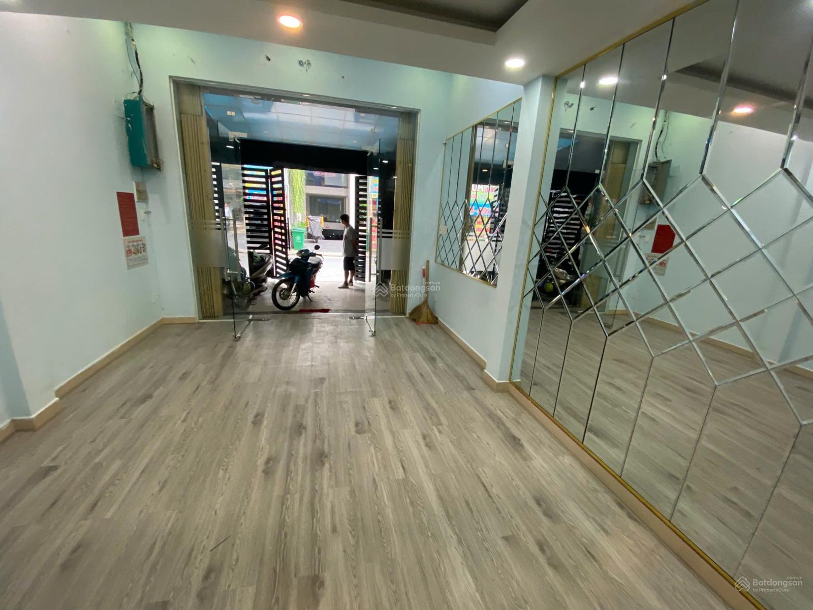 Bán nhà mặt tiền Nguyễn Trọng Tuyển - Tân Bình - 4m X 16m - 5 tầng - 19 tỷ TL