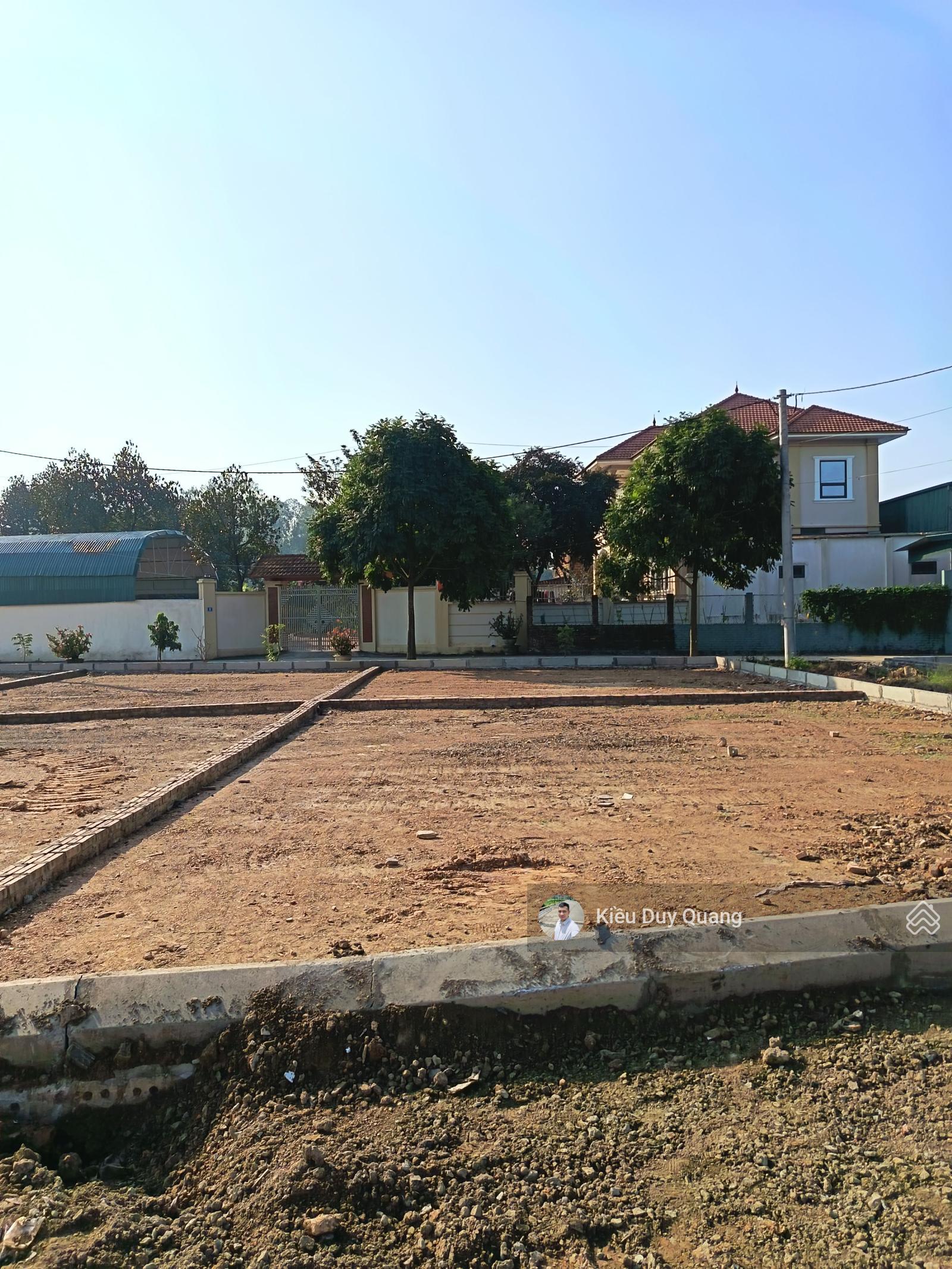 Cần bán buôn 6 lô tại Hòa Lạc. Đường rộng, đã ra sổ 6 lô full thổ cư, tổng 648m2 giá chỉ 25tr/m2