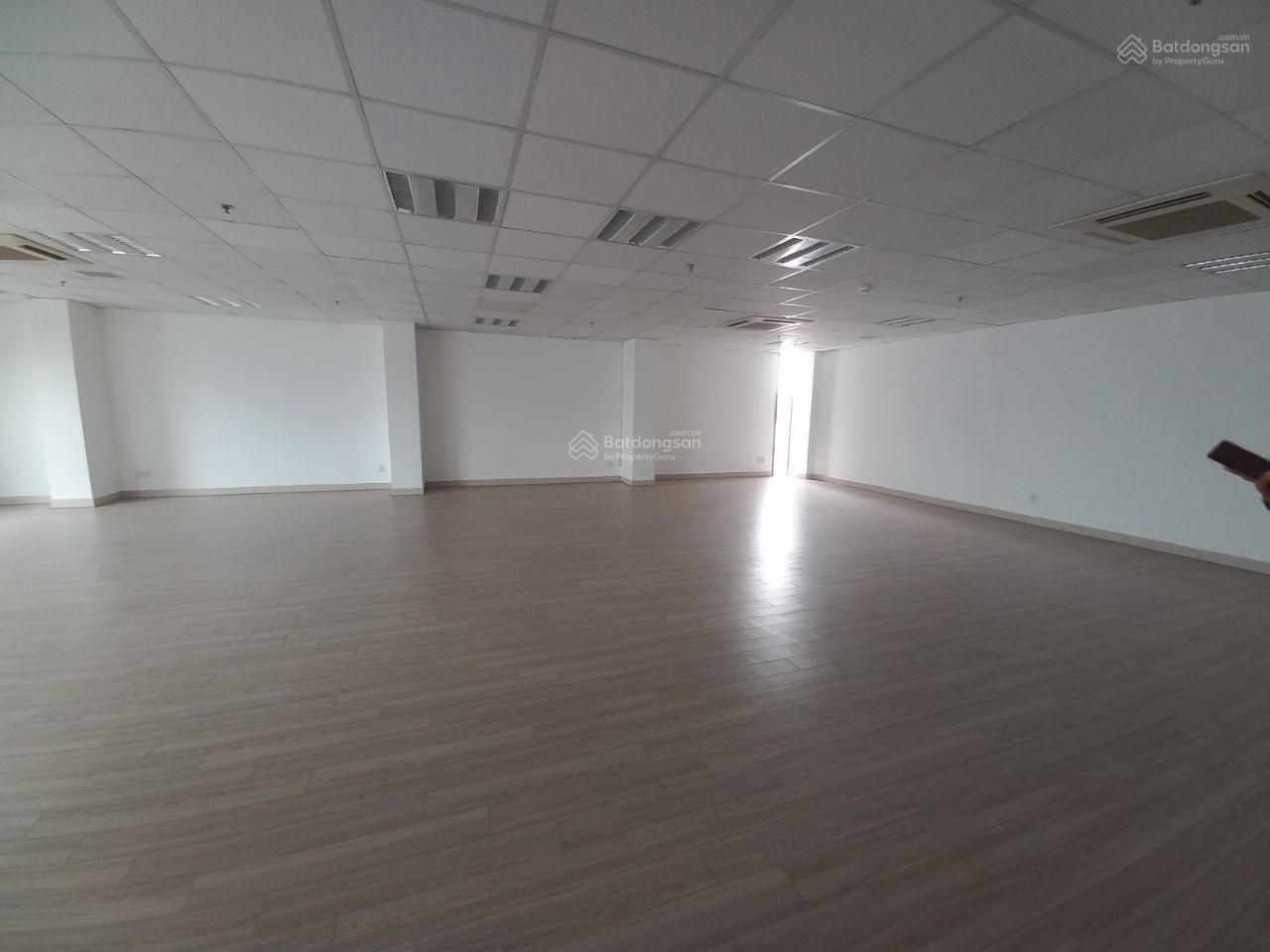 Văn Phòng Đường Hoàng Văn Thụ ,Phường 4 ,Quận Tân Bình DT 200m2 giá 55 triệu /tháng