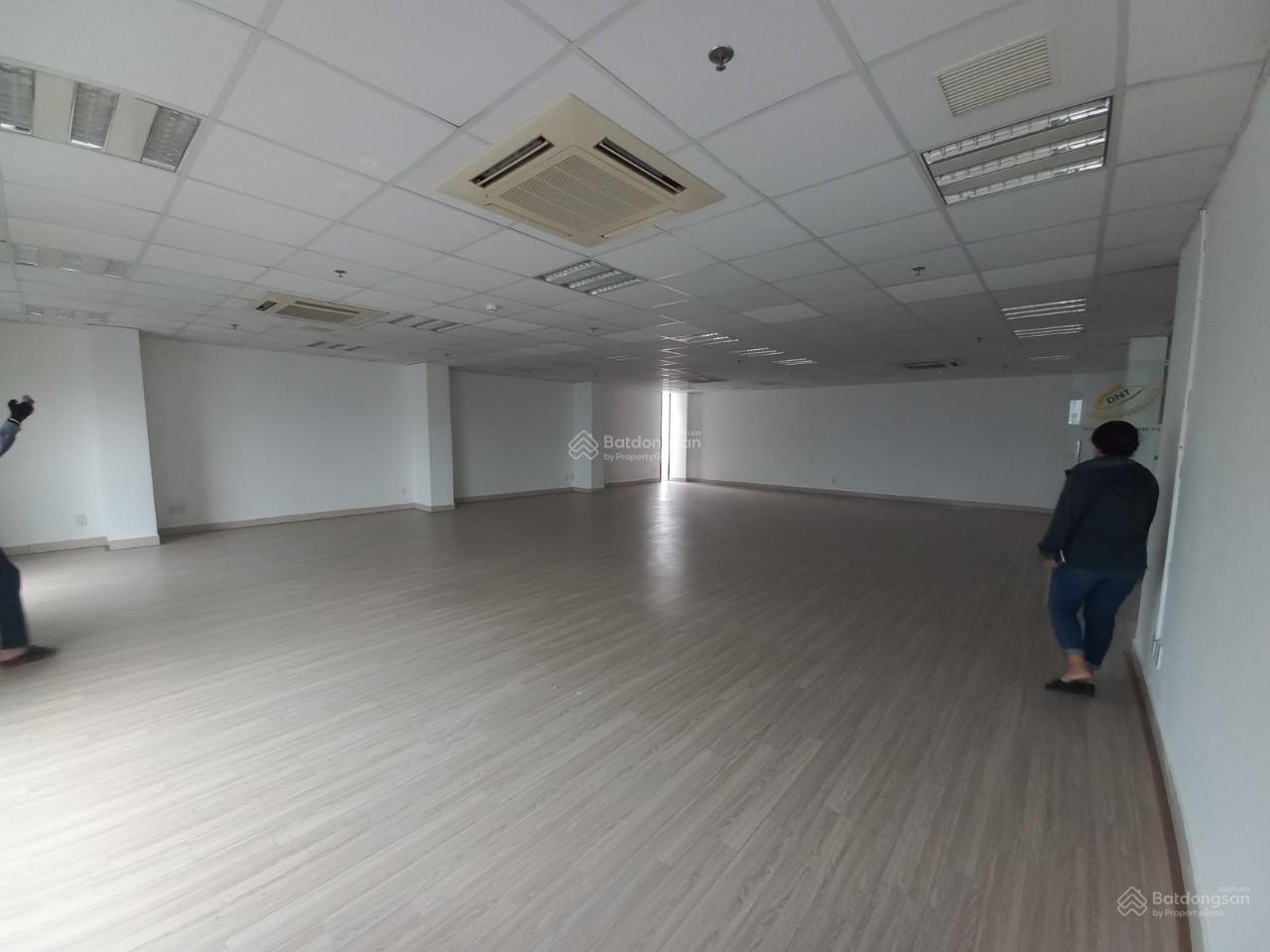 Văn Phòng Đường Hoàng Văn Thụ ,Phường 4 ,Quận Tân Bình DT 200m2 giá 55 triệu /tháng