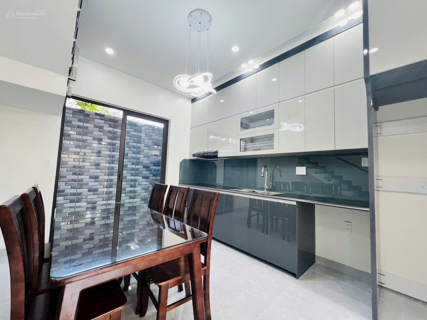 Bán nhà 3 tầng xây độc lập mới tinh tại Cam Lộ Hùng Vương 63m ngang 5m giá chỉ 3,15 tỷ