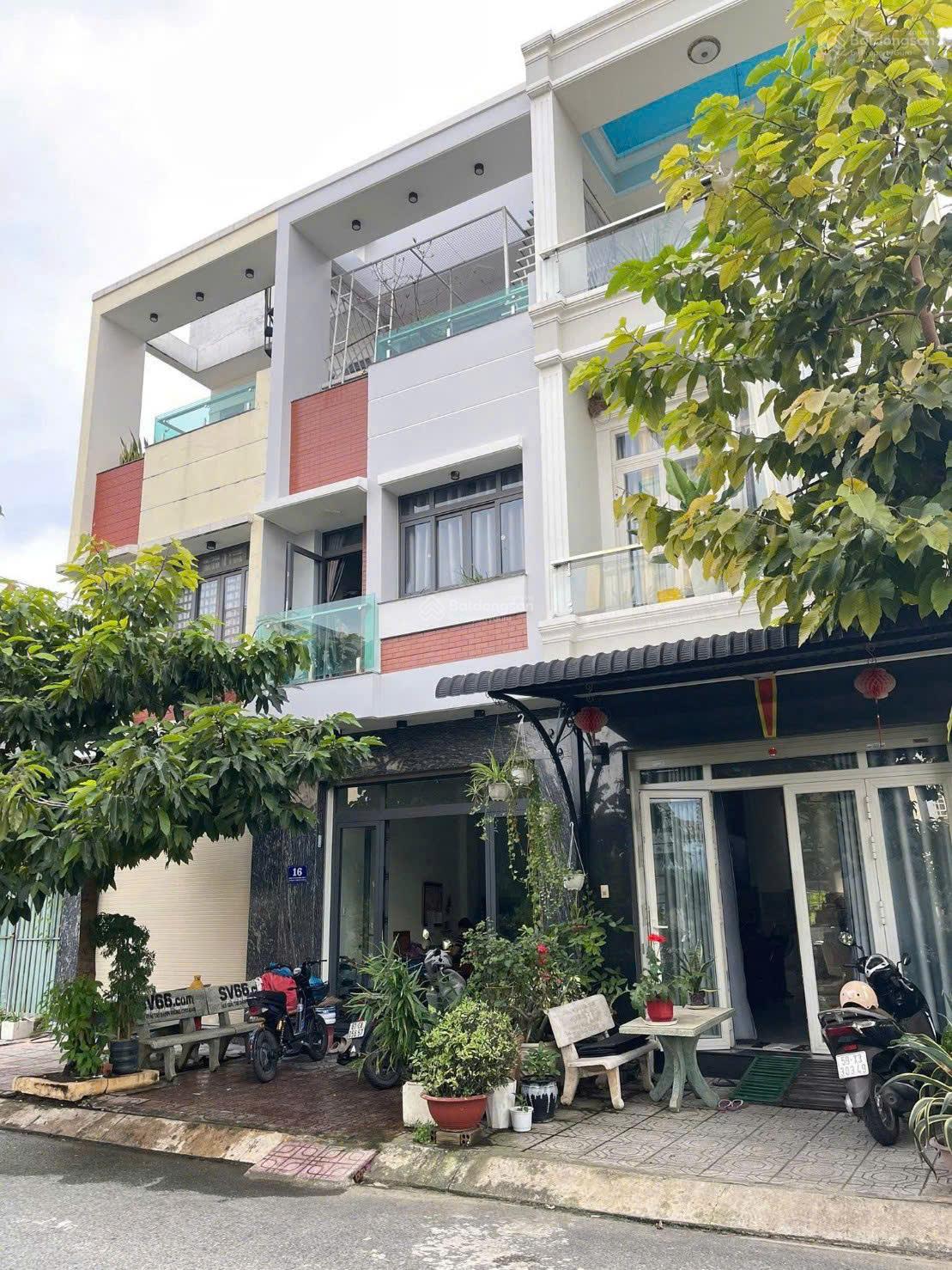 Do chuyển đổi công việc tôi cần bán nhà tại KDC Phú Hồng Thịnh P Đông Hoà tp Hồ Chí Minh . Do chuyển đổi công việc tôi cần bán nhà tại KDC Phú Hồng Thịnh P Đông Hoà tp Hồ Chí Minh .