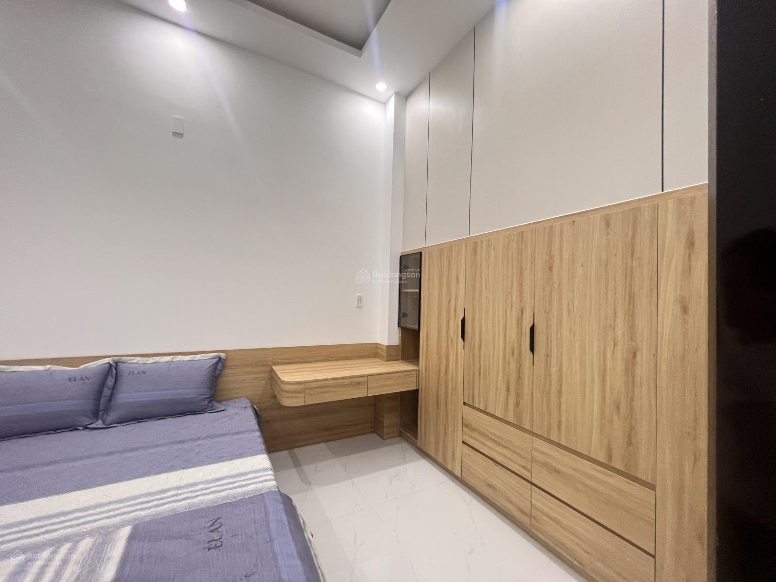 Bán nhà 2 tầng MT Nguyễn Công Hoan thông Tôn Đức Thắng, ngay bên hông bến xe. Nhà kiên cố, sạch đep