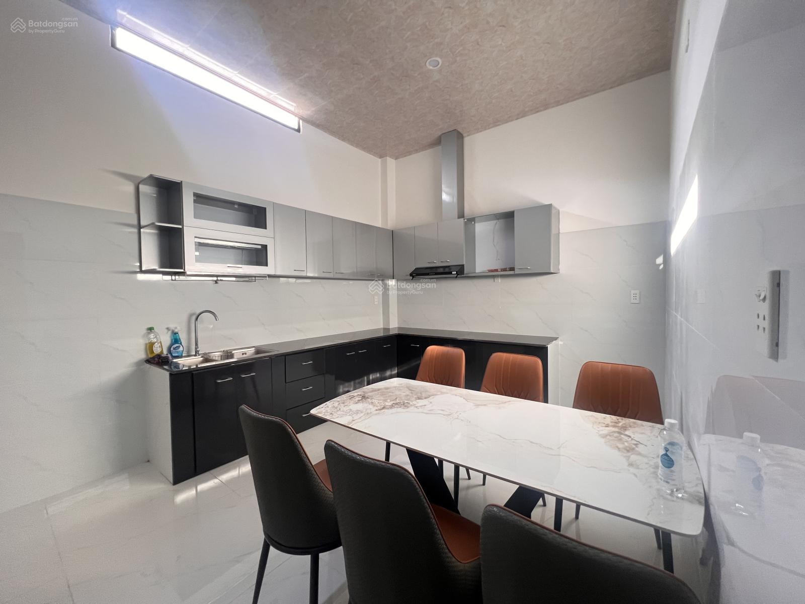 Bán nhà 2 tầng MT Nguyễn Công Hoan thông Tôn Đức Thắng, ngay bên hông bến xe. Nhà kiên cố, sạch đep