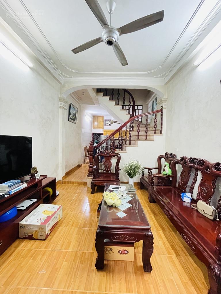 Bán nhà riêng tại Cầu Giấy, 9,5 tỷ, 48m2, 6PN, 4WC, pháp lý đầy đủ, uy tín chỉ với