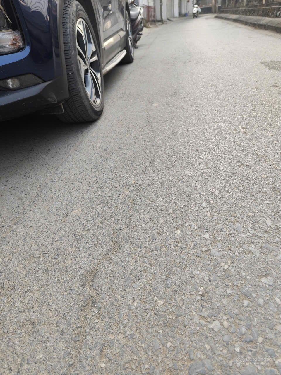 Bán đất Thạch Bàn ô tránh DT50m2 mt5m giá 8.5 tỷ