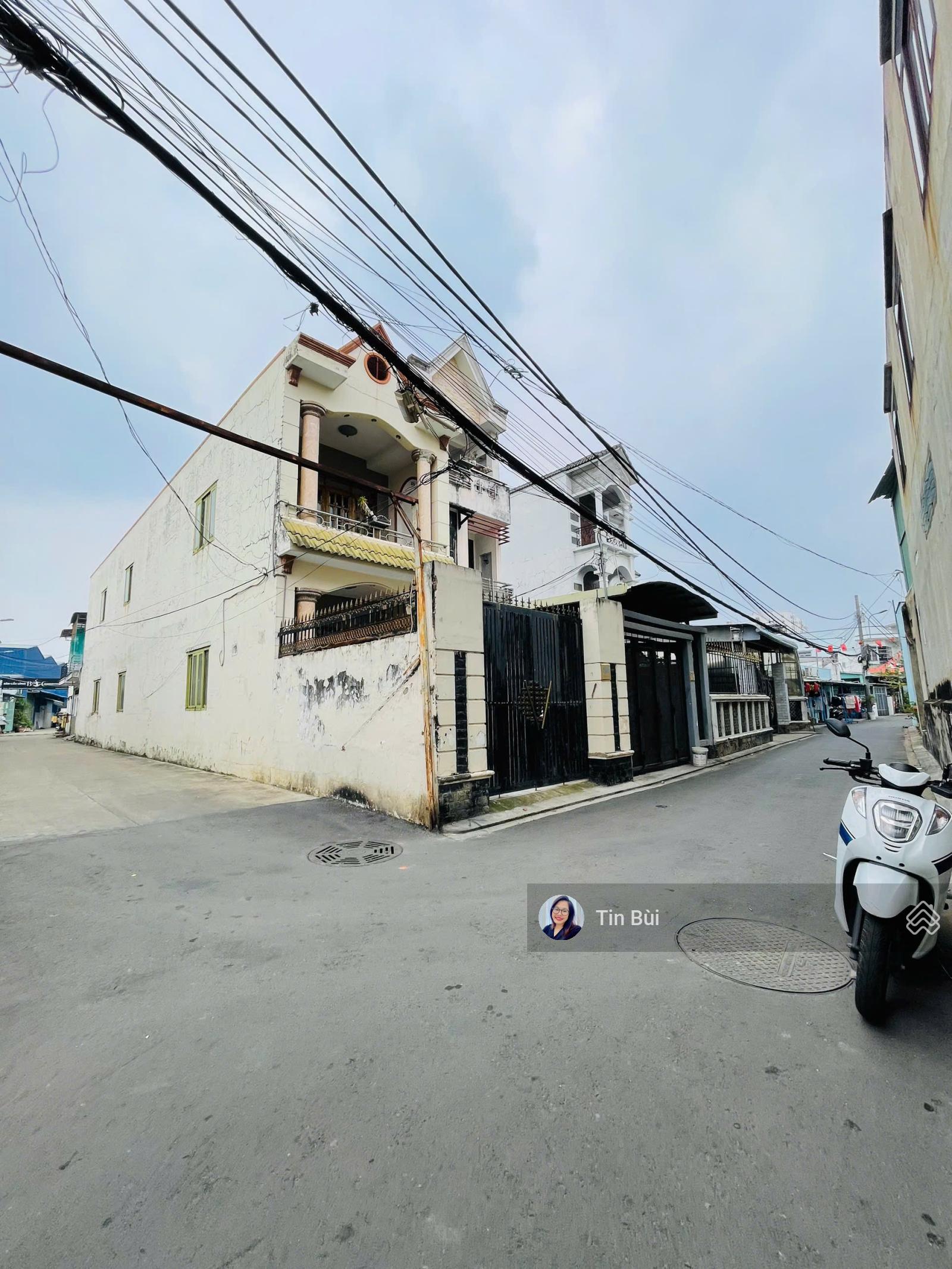 Rất hiếm! Nhà góc 2 tầng thoáng, 105,4m2,10.5 tỷ, xe hơi ngủ trong, đường thông, ngay KDC nam Hòa Rất hiếm! Nhà góc 2 tầng thoáng, 105,4m2,10.5 tỷ, xe hơi ngủ trong, đường thông, ngay KDC nam Hòa