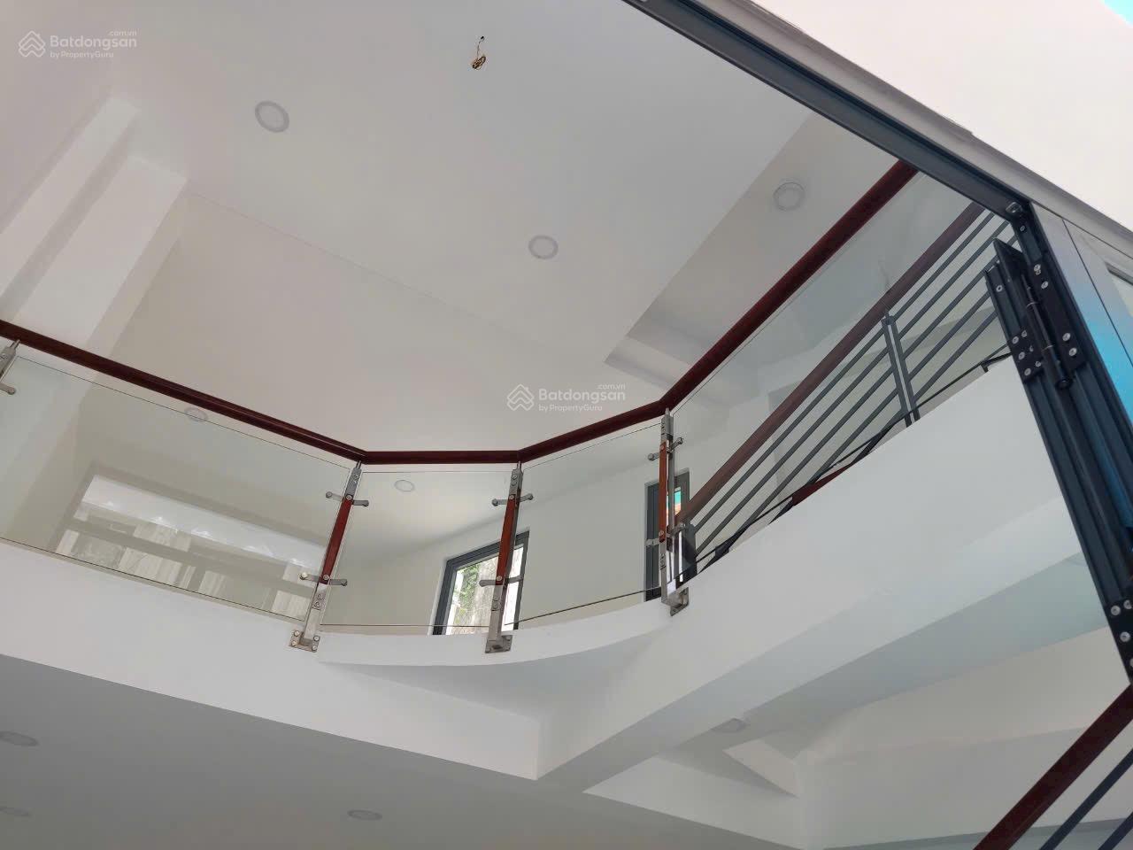 NHÀ MỚI TRỆT LỬNG 2 LẦU SÂN THƯỢNG 4PN 5WC HẺM XE HƠI DƯƠNG QUẢNG HÀM GIÁ 17 TRIỆU TL