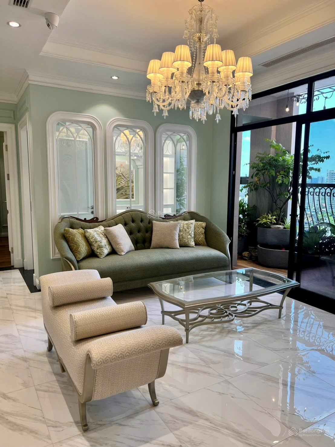 (Hàng siêu hiếm) chính chủ gửi bán căn 3PN + 1 Royal City 245m2, giá 33 tỷ. Lh 0936 203 ***