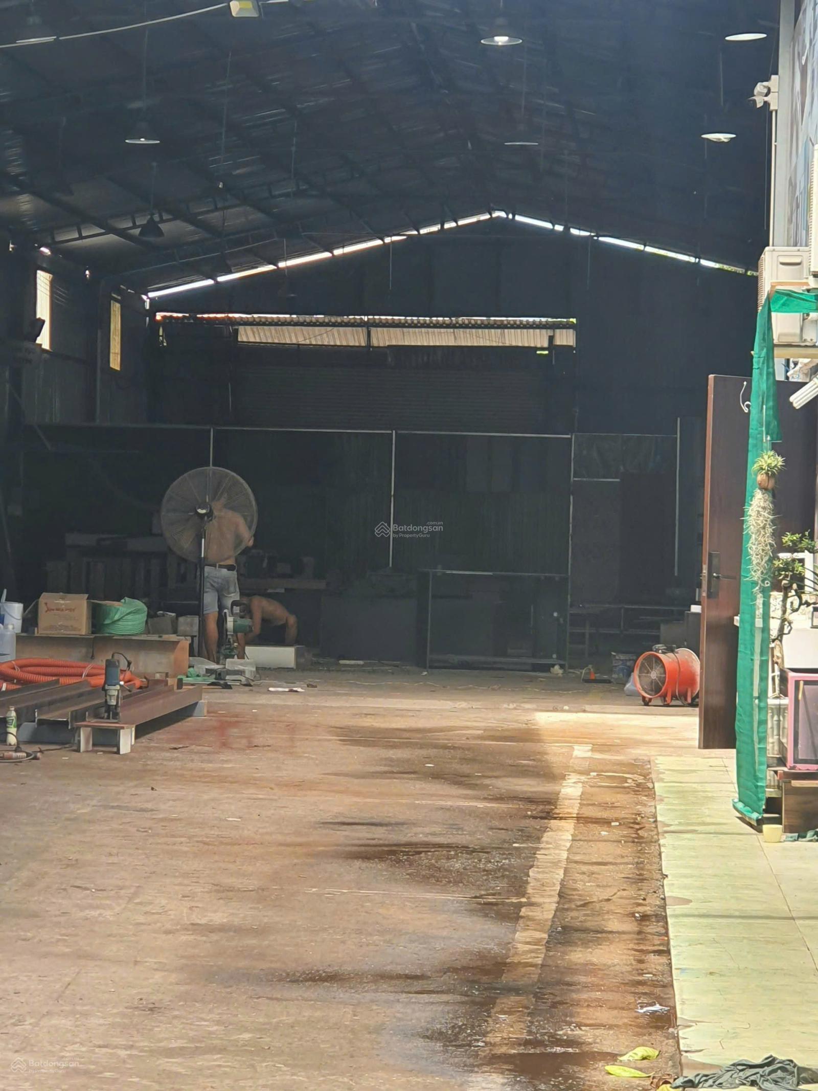 Cho thuê kho 1000m2 MT kế Hoàng Hữu Nam Quận 9