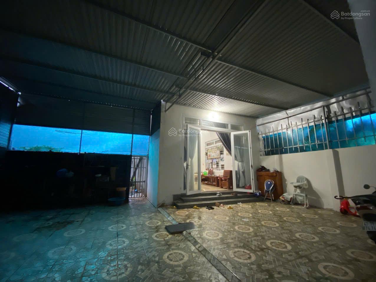 Nhà đẹp - giá tốt - bán nhà Hòa Thắng - bên hông đại lộ, ngay vòng xoay sân bay Buôn Mê Thuột