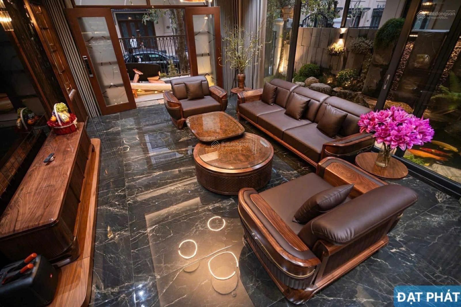 Bán biệt thự phố Dương Đình Nghệ - lô góc - view công viên. 268m2 - 118 tỷ Bán biệt thự phố Dương Đình Nghệ - lô góc - view công viên. 268m2 - 118 tỷ