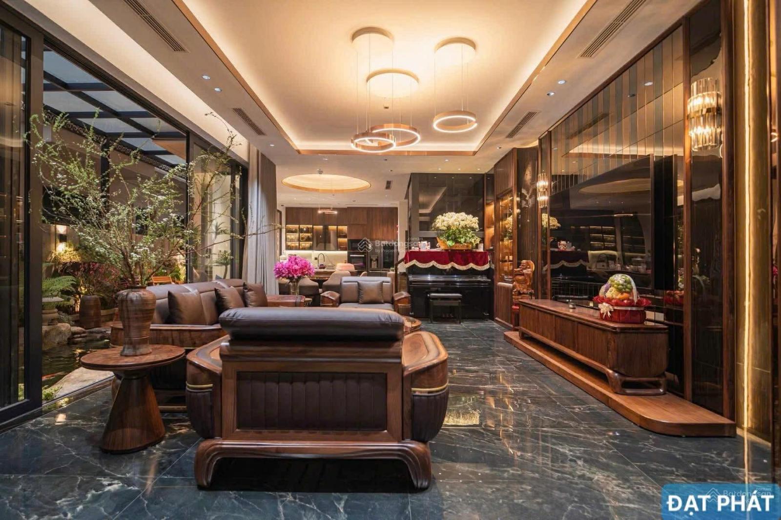 Bán biệt thự phố Dương Đình Nghệ - lô góc - view công viên. 268m2 - 118 tỷ Bán biệt thự phố Dương Đình Nghệ - lô góc - view công viên. 268m2 - 118 tỷ