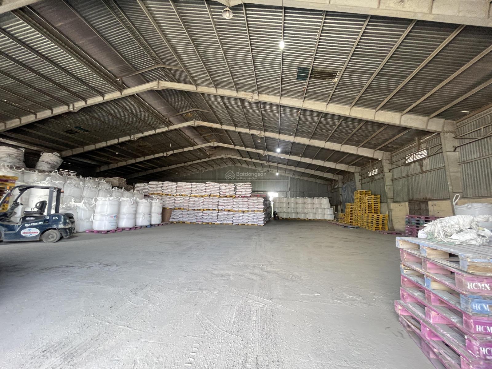 Cho thuê kho ngay cổng khu công nghiệp Sóng Thần (DT: 500m2 đến 30.000m2)