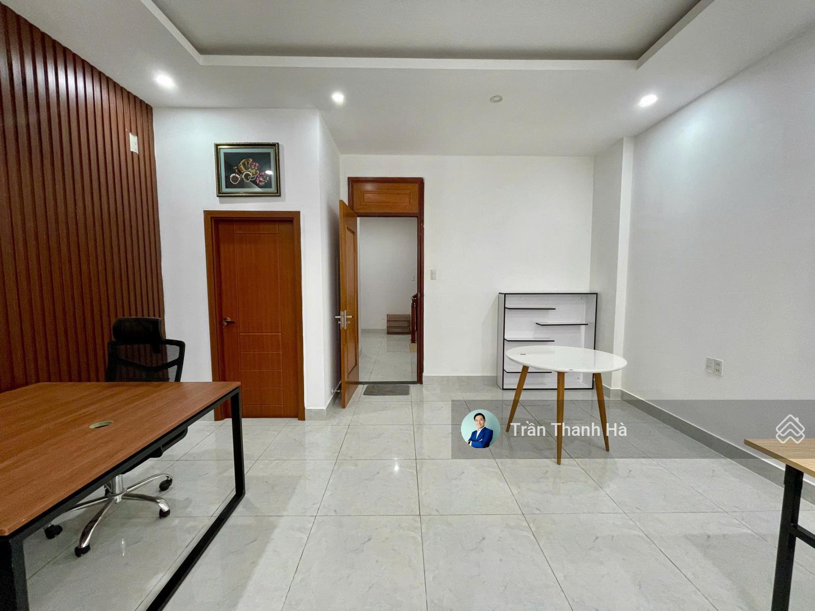 Cho thuê văn phòng 30m2, Full nội thất, VAT đầy đủ - Vạn Phúc City