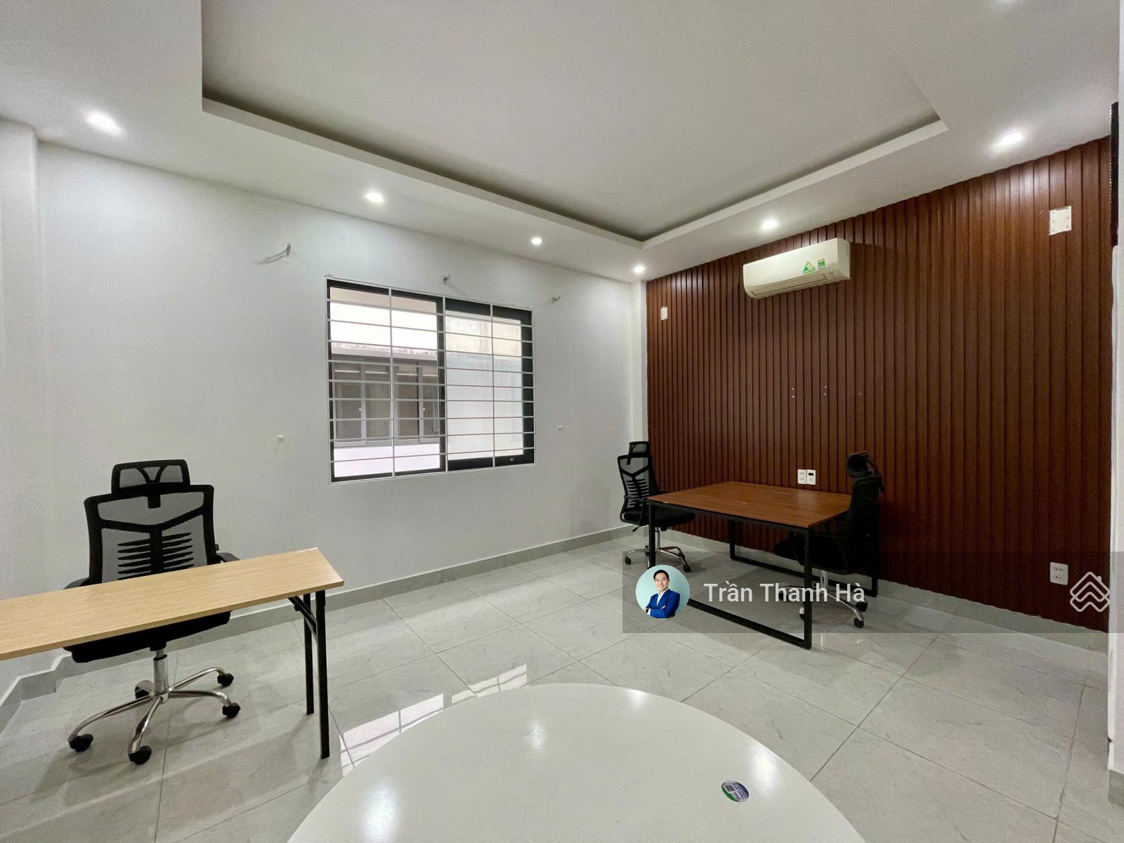 Cho thuê văn phòng 30m2, Full nội thất, VAT đầy đủ - Vạn Phúc City