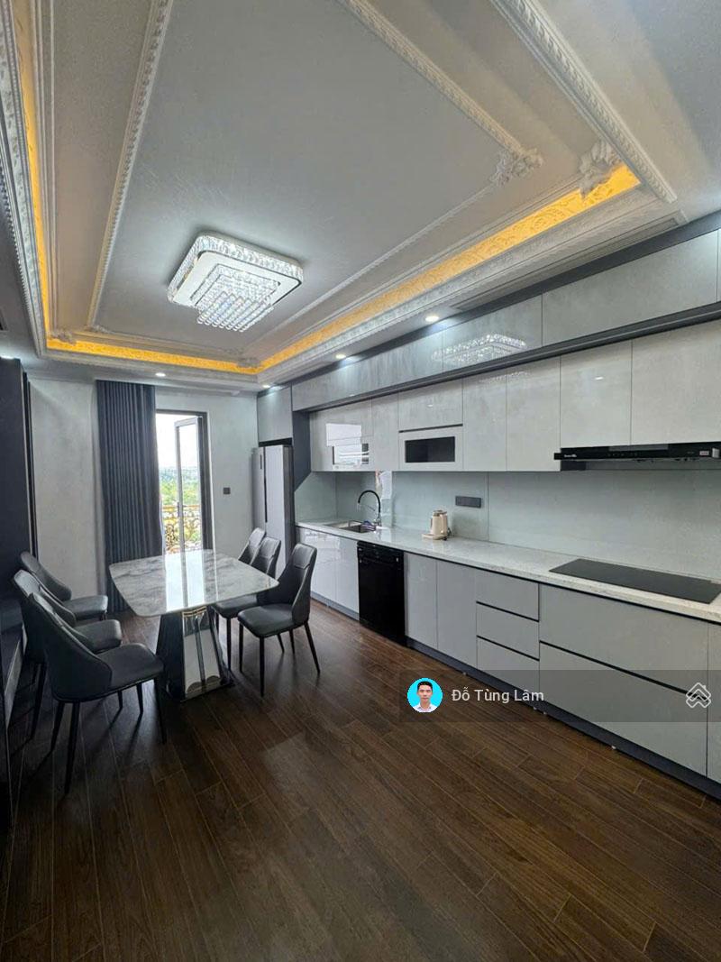 Cần bán 65m2 nhà 8 tầng, thang máy, mặt phố Tân Thụy, Việt Hưng. Thông sàn, gara 2 ô tô