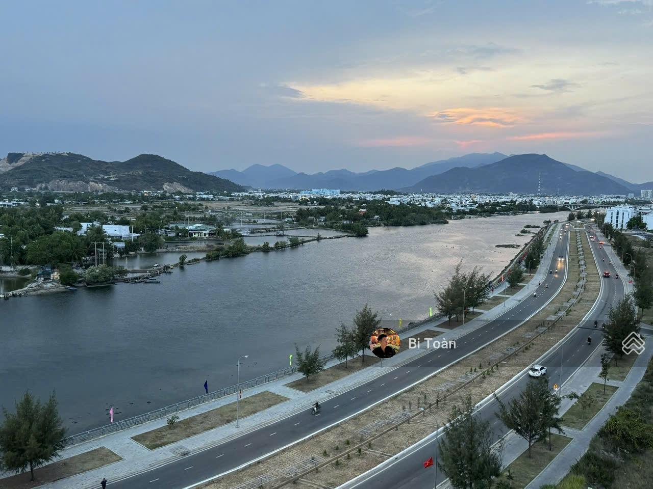 Cần tiền bán trước tết căn hộ tầng cao thiết kế 2 ngủ 2 WC có sẳng HĐ thuê