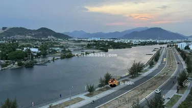 Cần tiền bán trước tết căn hộ tầng cao thiết kế 2 ngủ 2 WC có sẳng HĐ thuê