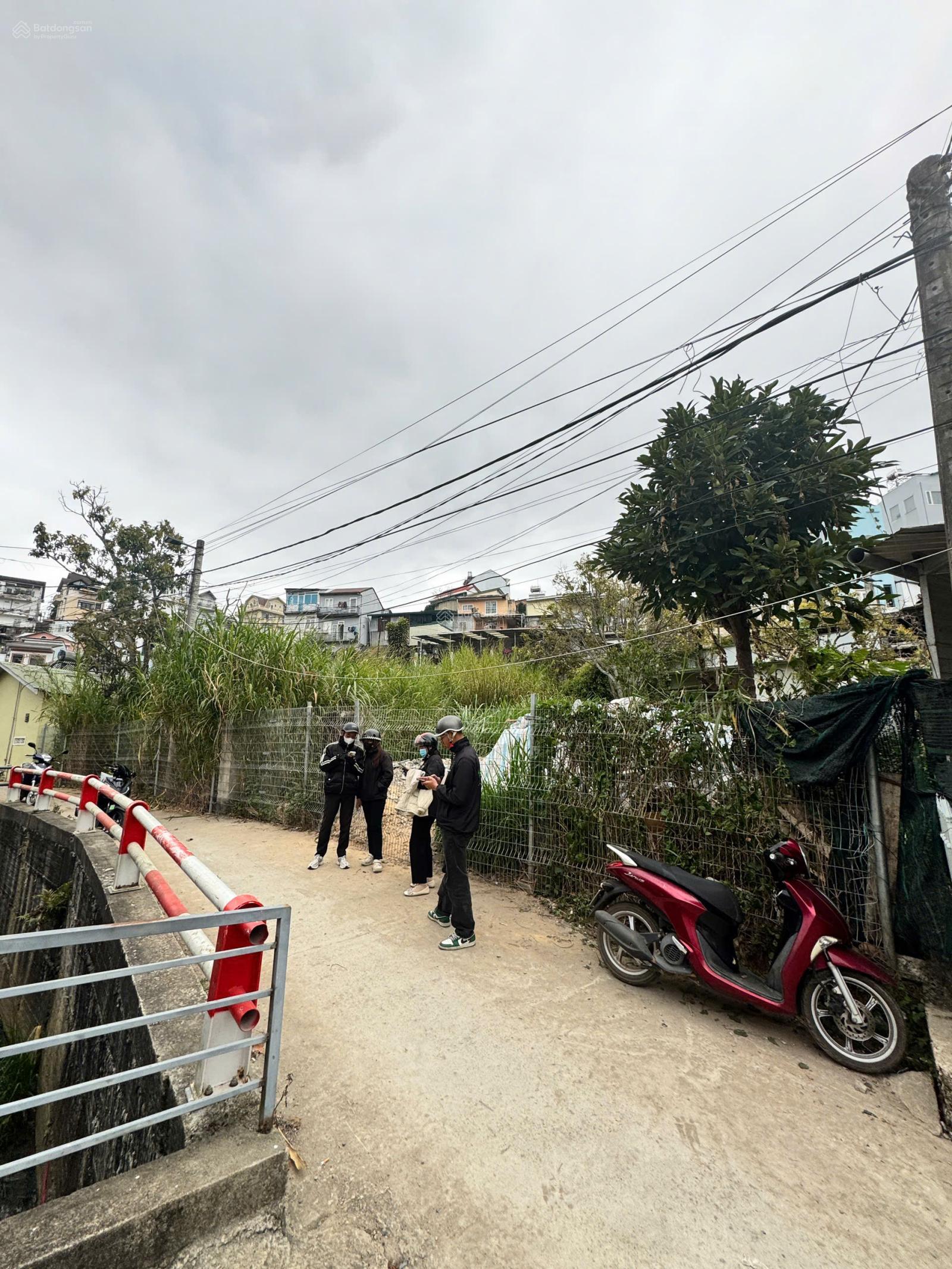 Cần bán đất 962m2, 2 mặt tiền đường Nhà Chung, P. Xuân Hương - Đà Lạt Cần bán đất 962m2, 2 mặt tiền đường Nhà Chung, P. Xuân Hương - Đà Lạt