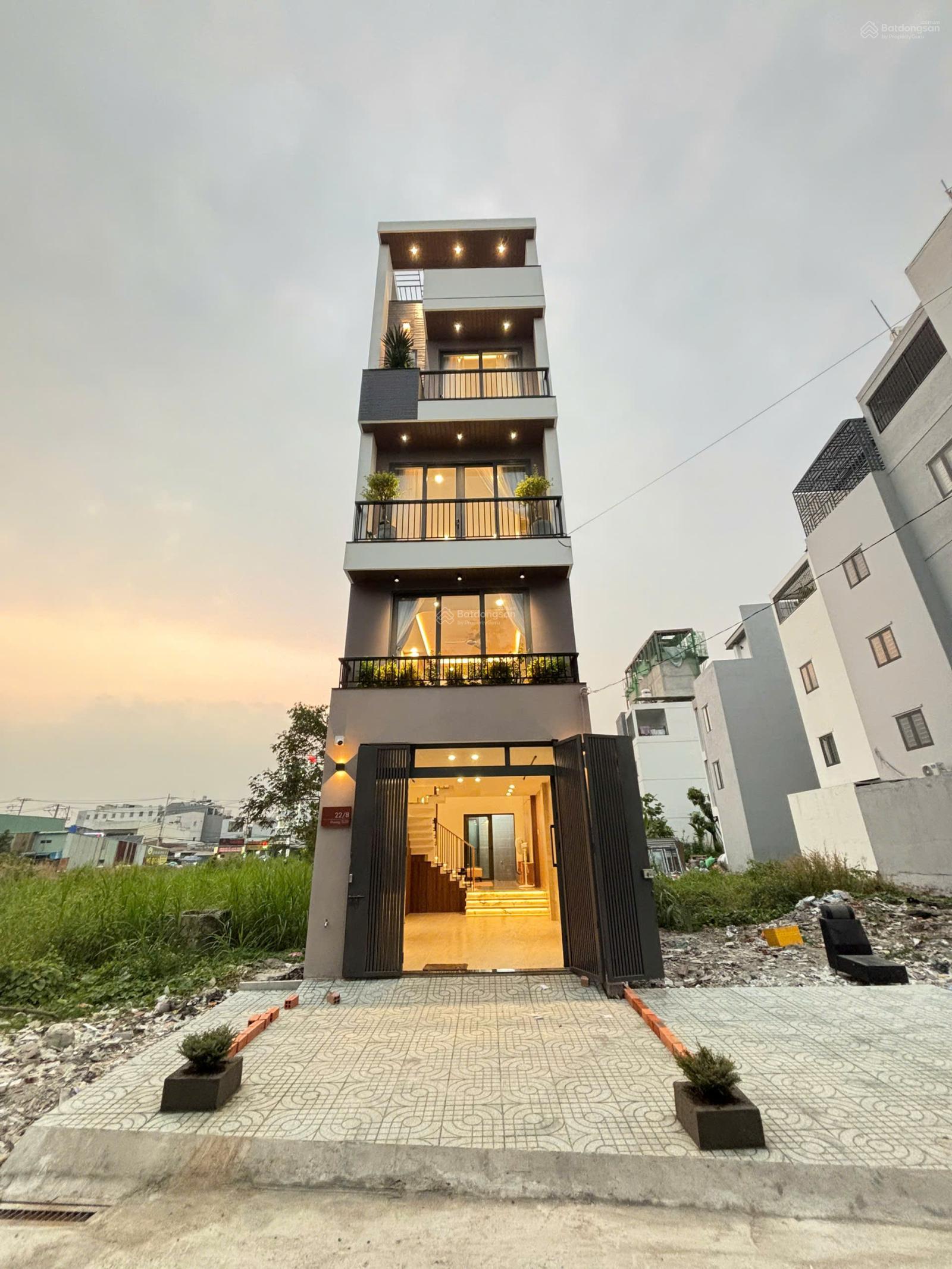 Nhà phố trệt lửng 2 lầu sân thượng (4x17)m ngay Hà Huy Giáp, Thạnh Lộc, Q12