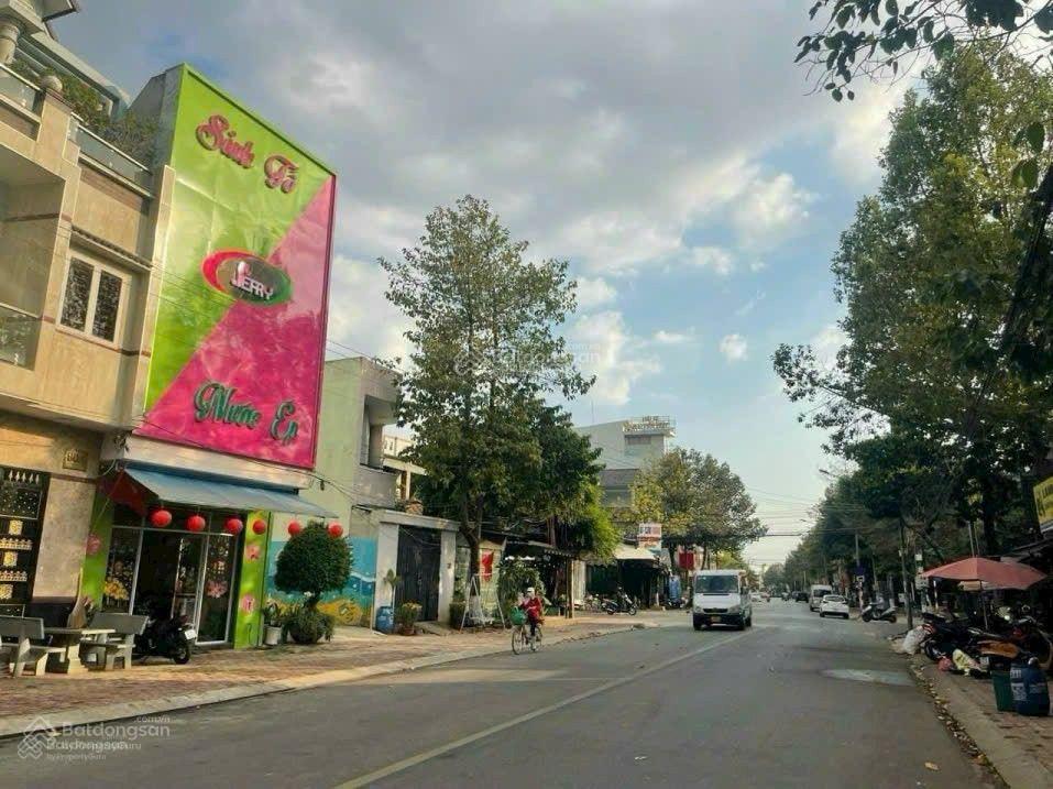 Bán biệt thự sân vườn sát bên chợ Dĩ An 1 diện tích: 3220m2 giá 69 tỷ gặp chủ thương lượng