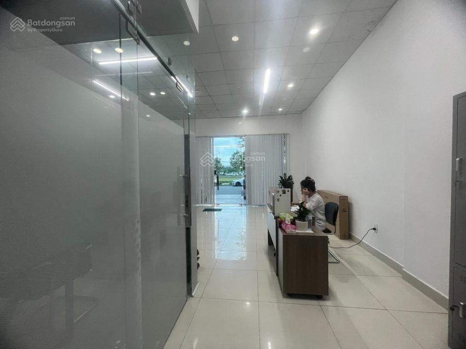 Tòa nhà nguyên căn cho thuê Lakeview 1, Thủ Thiêm 650m2 hầm riêng, trệt 3 lầu giá 180tr / tháng