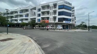 Tòa nhà nguyên căn cho thuê Lakeview 1, Thủ Thiêm 650m2 hầm riêng, trệt 3 lầu giá 180tr / tháng