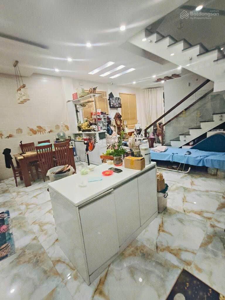 Nhà 4 Tầng góc 2 MT ngay CHỢ bình điền P7 Q8