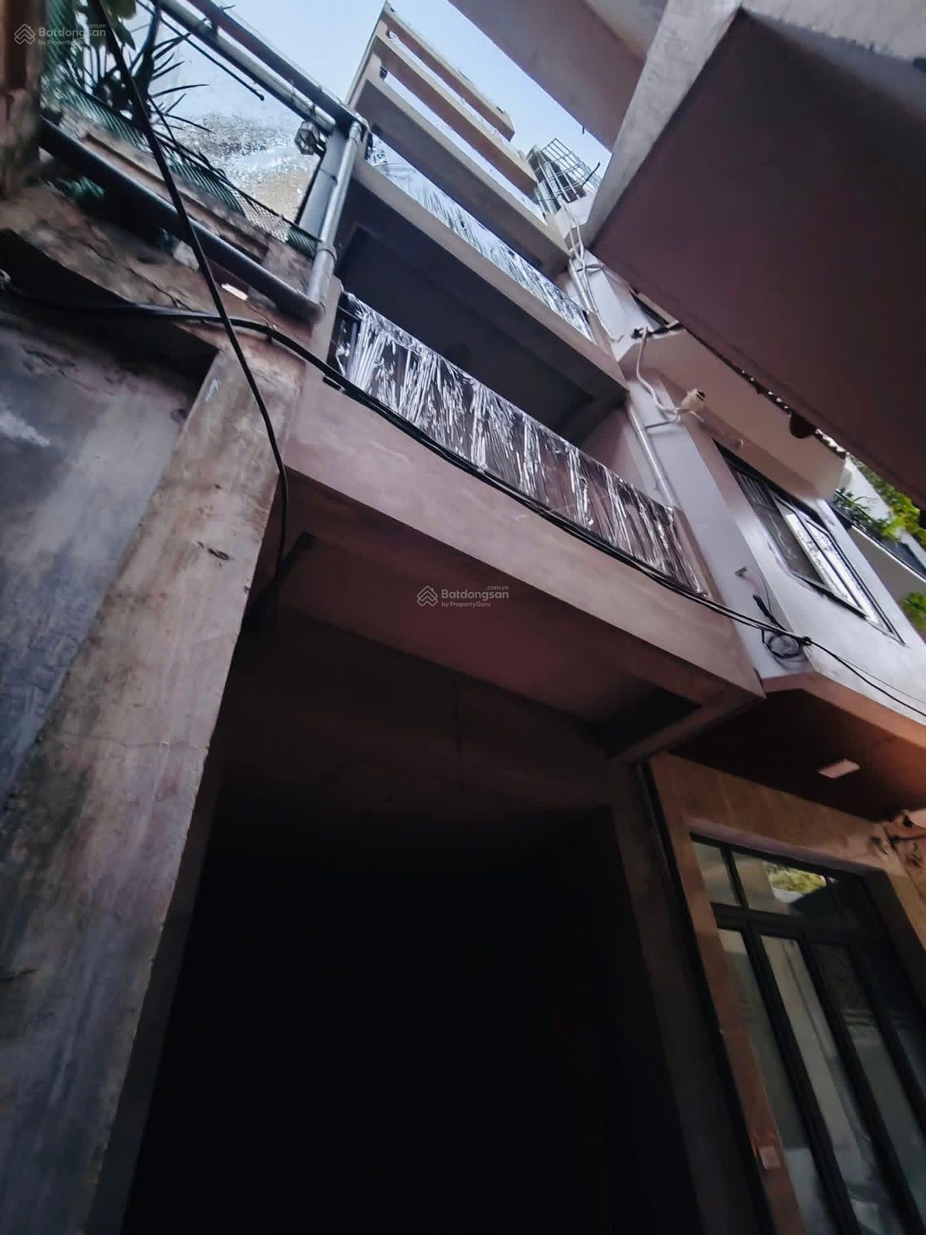 Siêu hiếm! Nhà phố Phan Đình Phùng, xây mới, đang hoàn thiện, 34m2*6T, 20m ra phố, trước nhà thoáng