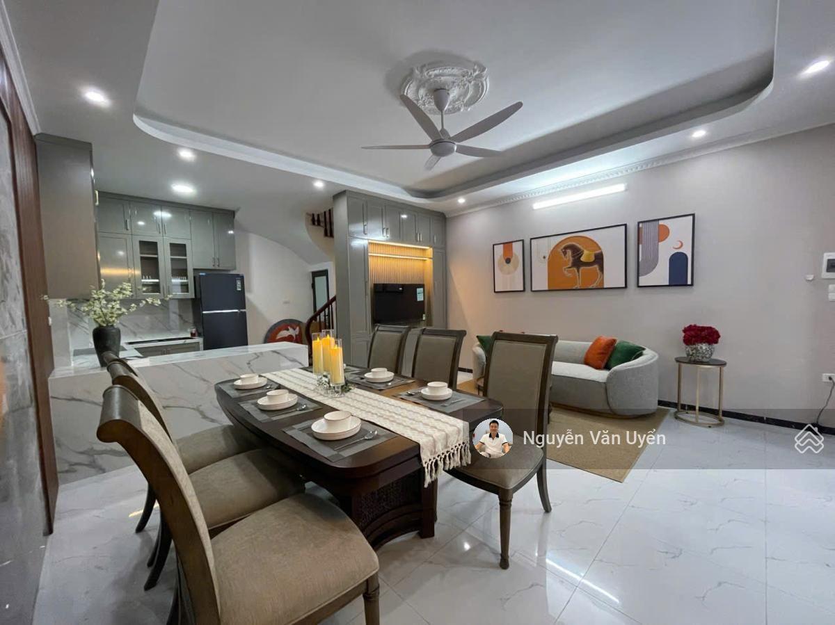 Cực hời. Nhà Nguyễn Khánh Toàn. Ngõ nông, 70m ra phố, thông tứ tung, ô tô cạnh nhà, KD, 60m2*4T