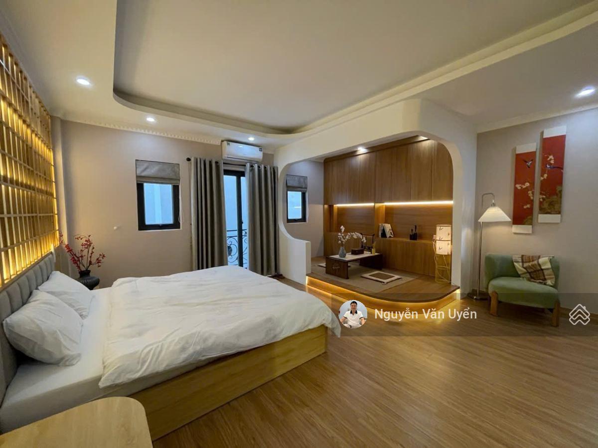 Cực hời. Nhà Nguyễn Khánh Toàn. Ngõ nông, 70m ra phố, thông tứ tung, ô tô cạnh nhà, KD, 60m2*4T