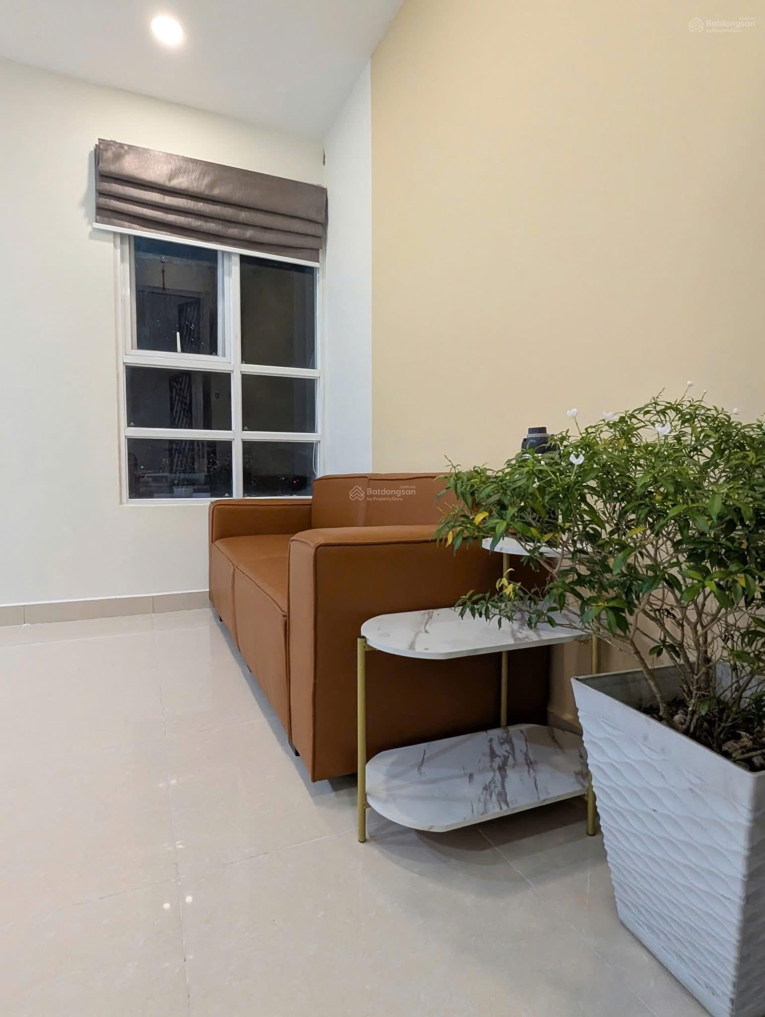 Chính chủ bán căn 62m2 chỉ 2,65 tỷ; Có đầy đủ nội thất gỗ, nhà mới và sạch, 0909 086 *** Xem nhà