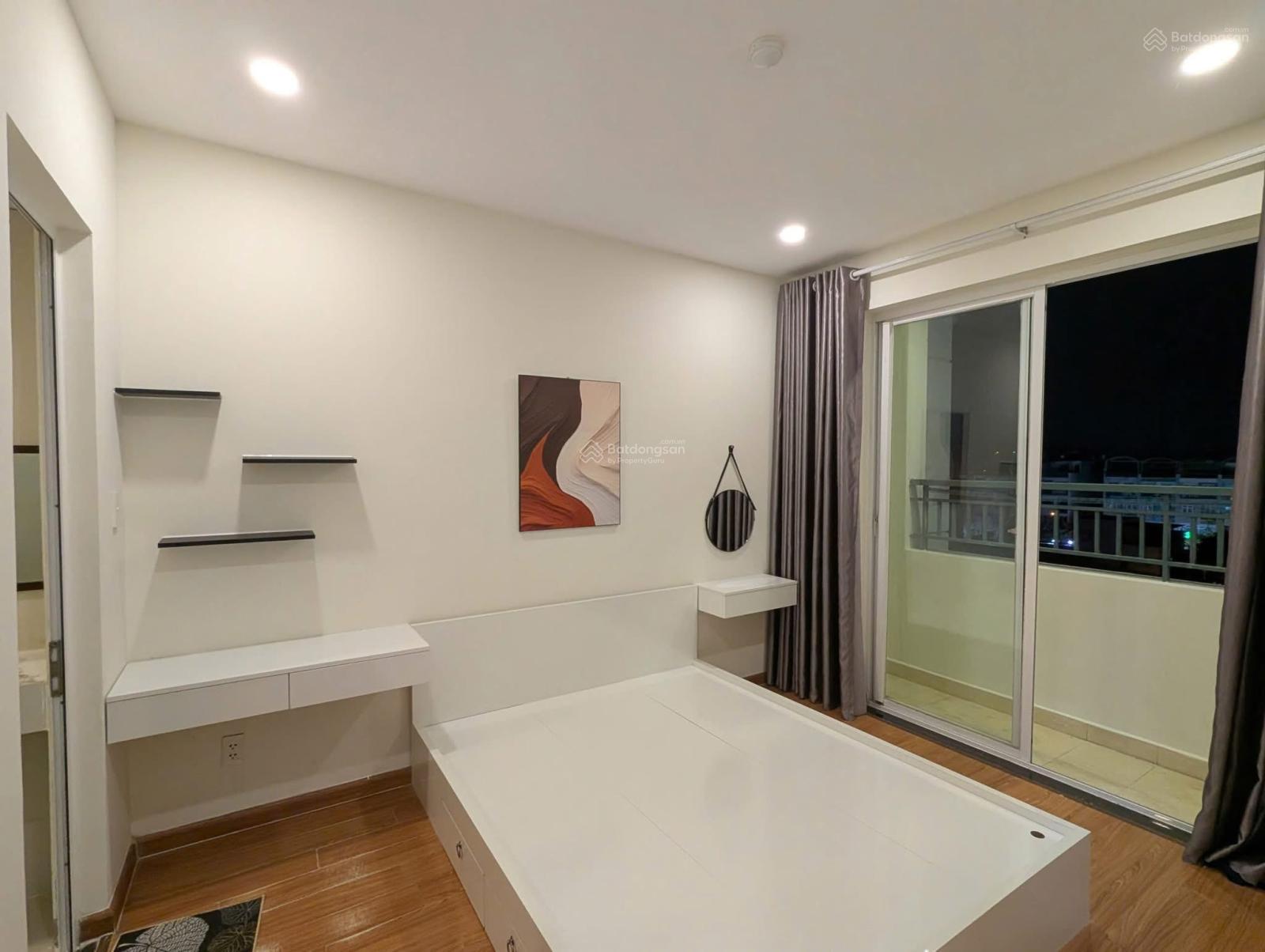 Chính chủ bán căn 62m2 chỉ 2,65 tỷ; Có đầy đủ nội thất gỗ, nhà mới và sạch, 0909 086 *** Xem nhà