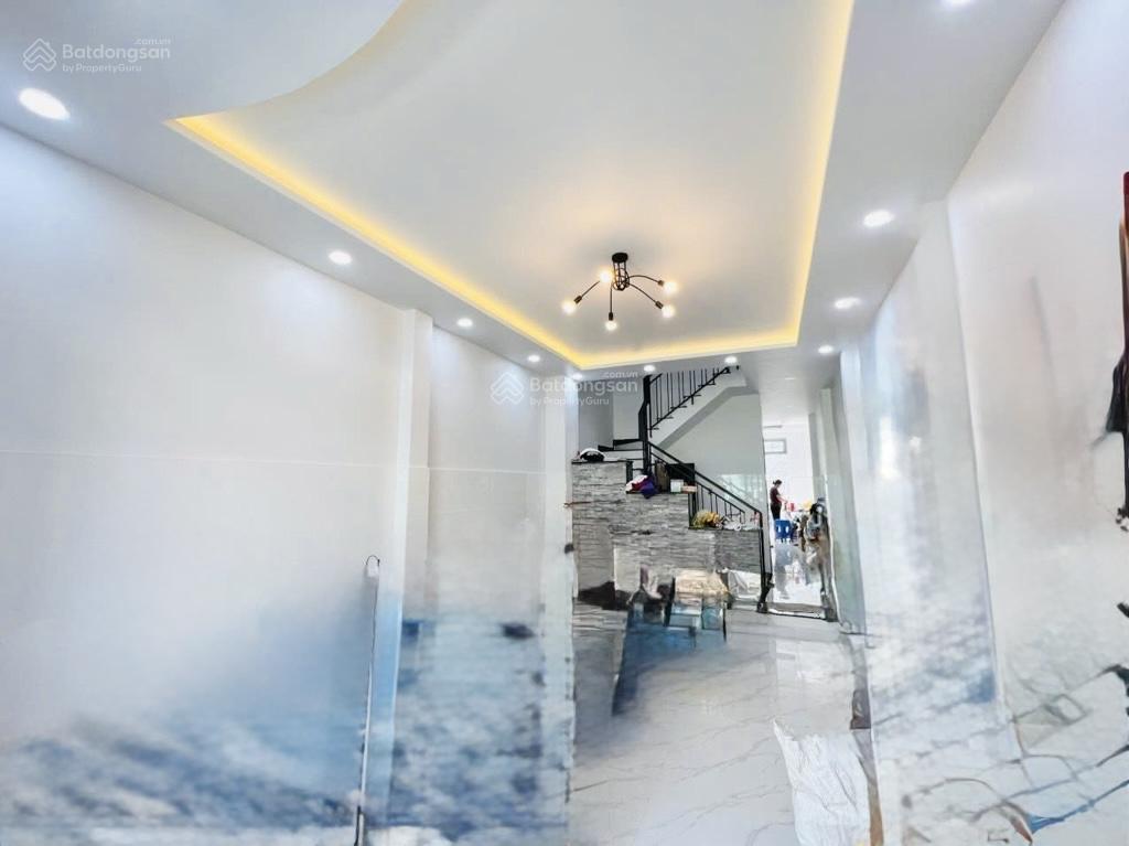 Ngay Phố Tô Hiệu, Chợ Hiệp Tân, 1Trệt 2Lầu, 4x18m Xây Full DT, Nhà Mới Đẹp Vô Ở Liền, Oto Vô Nhà