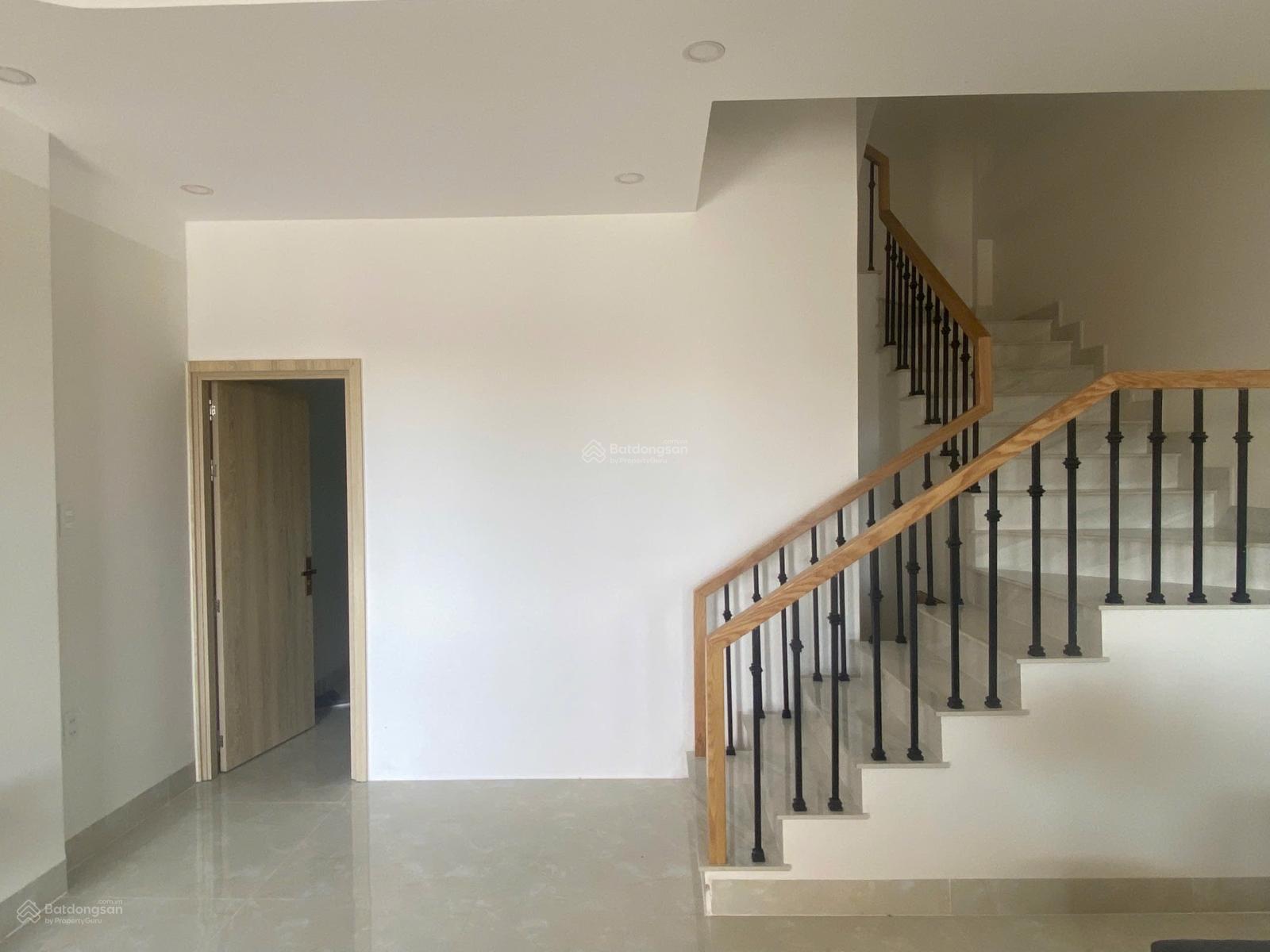 Cho thuê nhà nguyên căn Sun Casa Central VSIP II 4PN Giá chỉ 13.5 triệu ( Bao phí QL), rẻ nhất khu